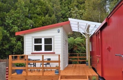 Greymouth Cottage | Unique Train carriage 100+ years old - Te Pahika