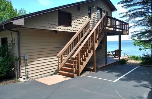 Bayfield House | Unique Vacation Accommodation on Lake Superior near Apostle Island National Lakeshore, Wisconsin