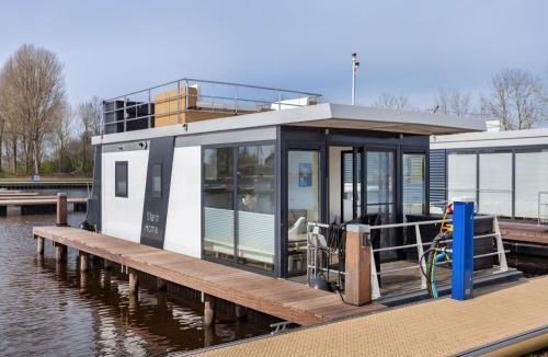 Offingawier Boat Rental | Unique vacation home