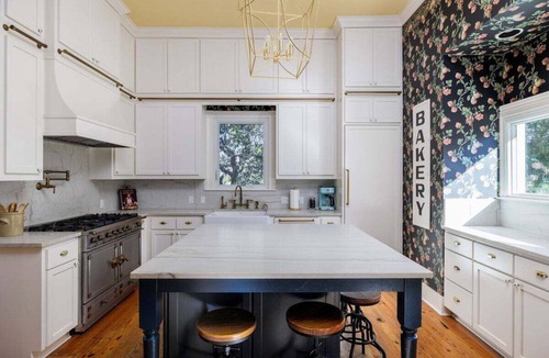 Dripping Springs House | Unique Victorian Home - Pool - Pets - Firepit