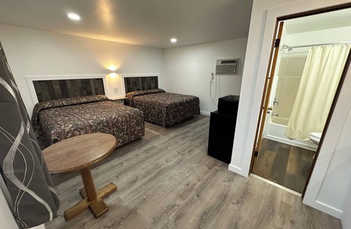 Lake Delton Hotel | Unique, Vintage, and updated motel!