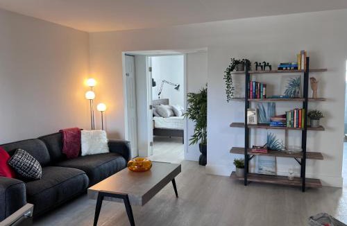 North Bay Village Apartment | Unique Water Views, free Parking 1bed 1 bath Rooffornomads 416
