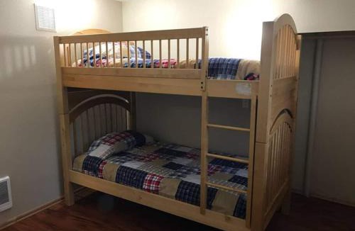 Eatonville House | Unique Waterfront Cottage 34 mi to Mt Rainier