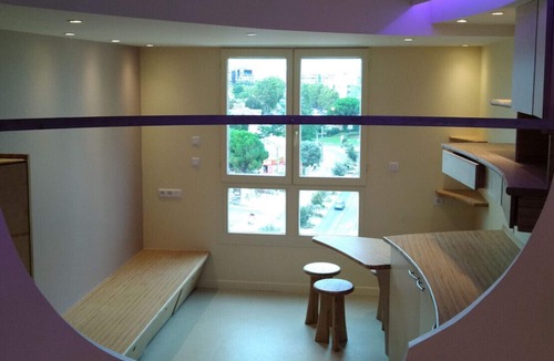La Lironde Apartment | Uniquely designed studio near the Hôtel de Région
