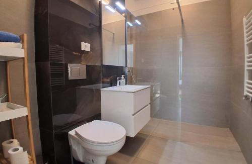 Saftica Apartment | Uniria Studio Balotești Near Therme and Otopeni Airport Free Private Parking