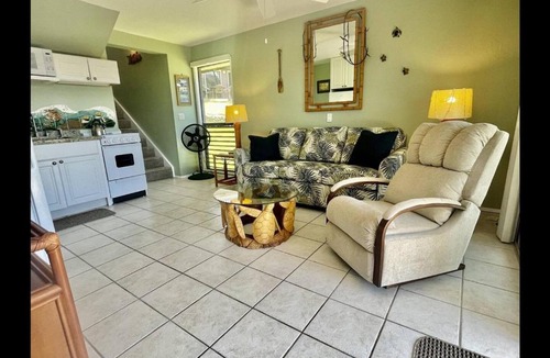Punaluu House | Unit 05 Well Maintained Studio
