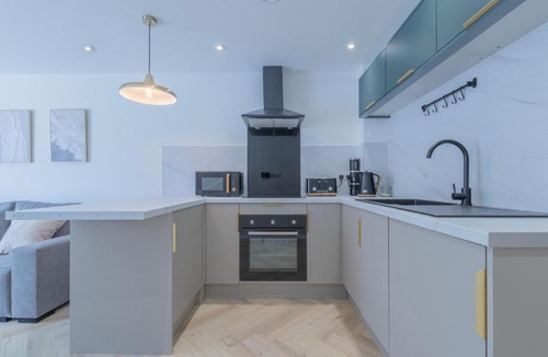 Sheffield Apartment | Unit 1 Bright & Classy 1-BDR Flat, Fast Wi-Fi, Free Parking, Intimate Location