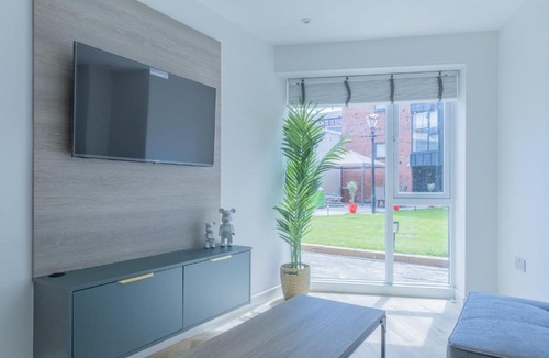Sheffield Apartment | Unit 1 Bright & Classy 1-BDR Flat, Fast Wi-Fi, Free Parking, Intimate Location