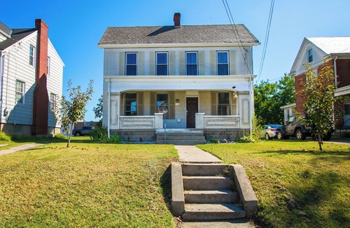 Cheviot House | Unit 1:Ground floor, porch, king bed, garage, w/d