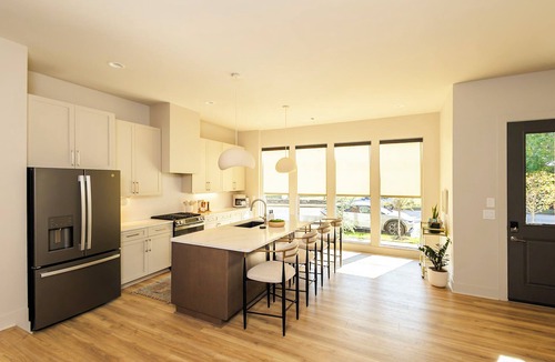 Historic Edgefield House | Unit 1 I 5-Points Luxury | Pool, Cold Plunge, Sauna, Firepit | 7 Min to Broadway