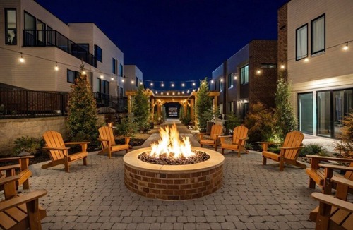 Historic Edgefield House | Unit 1 I 5-Points Luxury | Pool, Cold Plunge, Sauna, Firepit | 7 Min to Broadway