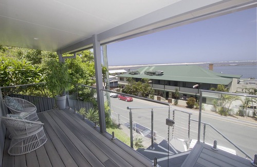 Harrington Apartment | UNIT 1. OPPOSITE THE OCEAN. BEACH .RIVER.PET FRIENDLY. 1 FREE PARKING