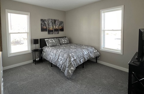 Cedar Falls Condo | Unit 2 of 2-Spacious Duplex 3 Blocks from Main Street, 1 Block from Overman Park