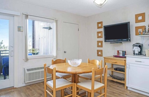 Napeague Apartment | Unit 2012: 1-Bedroom | 1st Floor-Dune View | Court Side
