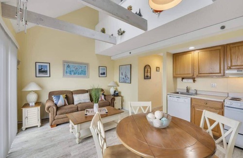 Napeague Apartment | Unit 2023: 1-Bedroom with Loft | 2nd Floor-Bay View | Court Side
