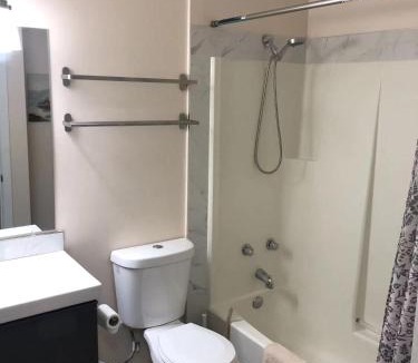 Town Centre Apartment | unit #302 Mountain view 2 beds in DT