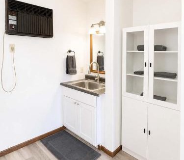 Wisconsin Dells Apartment | Unit 4 - Stand Rock Studios