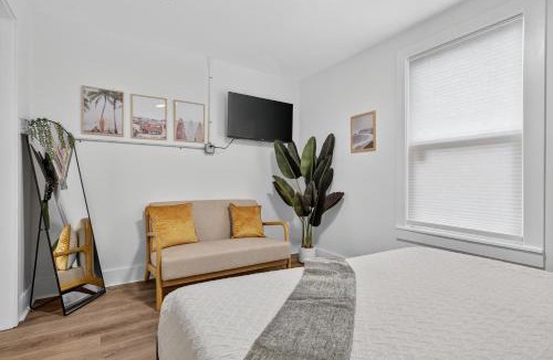 South Pensacola House | Unit 5 Affordable Private Studio