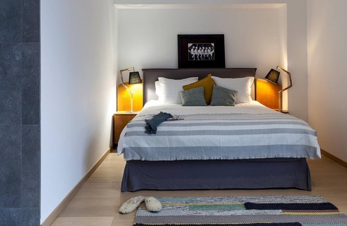 Dieweg House | Unit 6 - Colorful Smart Home Triplex Private Garden & Parking