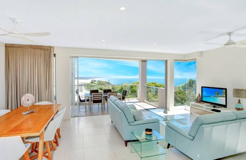 Rainbow Beach Apartment | Unit 9/103 Cooloola Drive - Rainbow Beach. Stunning Ocean Views. Seabreezes. Aircon. Wi-Fi.