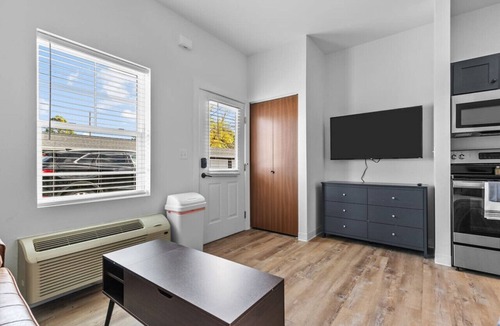 Neenah Apartment | Unit 9 Fox Flats Studios @ Neenah, WI