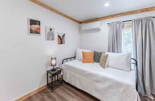 Madison Apartment | Unit A Casa Cabana
