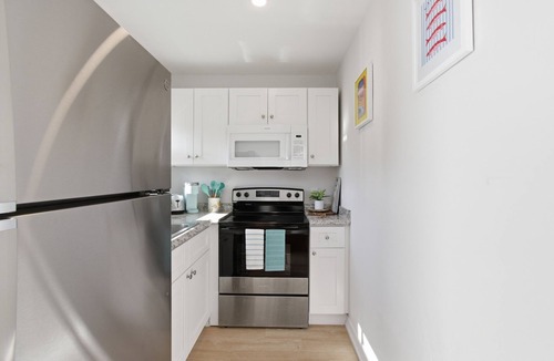 East Naples Apartment | Unit A.Stylish Hidden Gem-3 miles Beach & old Naples in Us41/2bedroom 1 bathroom