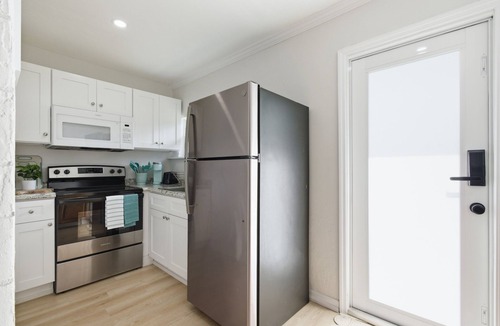 East Naples Apartment | Unit A.Stylish Hidden Gem-3 miles Beach & old Naples in Us41/2bedroom 1 bathroom