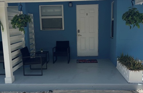 Lake Worth Apartment | Unit B - Freshly Remodeled 1/1-Close to everything!