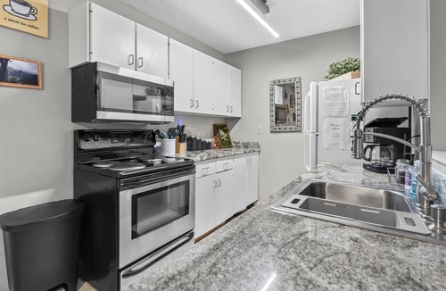Chattanooga Condo | Unit H -10 Mins to Downtown Vacation On The TN River!