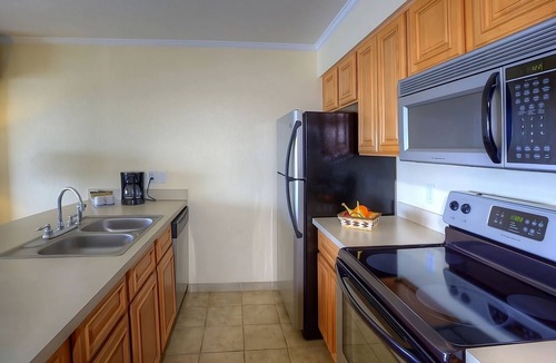 Rocky Point Hotel | Unit w/Pool View Balcony! Outdoor Pool, Parking, Near Tampa Bay History Center!
