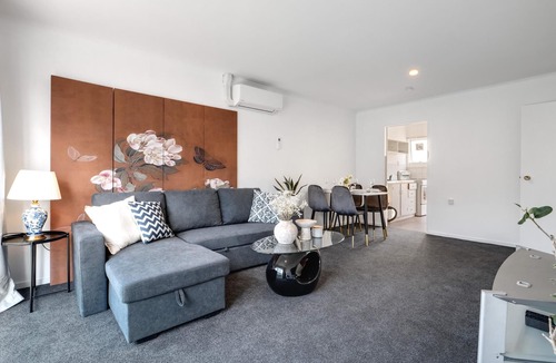 Sydenham House | Unit with Spa Bath Close to City