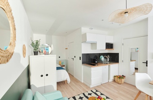Ronchin Apartment | Univers Studio with a private terrace, 2' from Lille