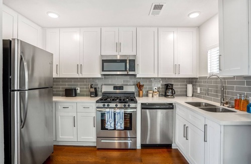 Greater East End Apartment | Universal Apartment @EADO - 5 km from MAJOR INTERNATIONAL SPORTING EVENT Fest