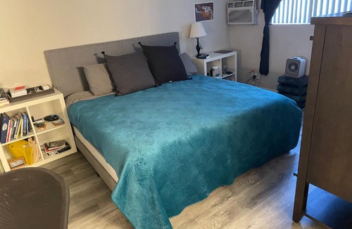 Valley Village Apartment | Universal Studios near by comfort, swimming pool, centrally located