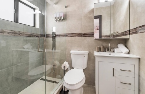 Ludlam Villa | Universal villa with pool, lake and Games