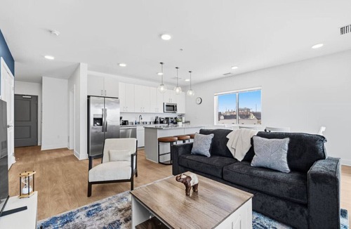 Little Italy Apartment | University Circle | Sleeps 6, Free Park, W/D & GYM