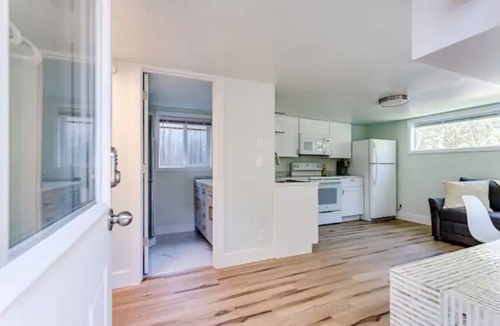 Amazon Cottage | University Cottage, 2 blocks from U of O.