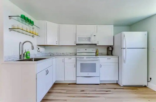 Amazon Cottage | University Cottage, 2 blocks from U of O.