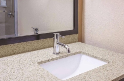 Southwest Berkeley Hotel | University Inn & Suites Berkeley