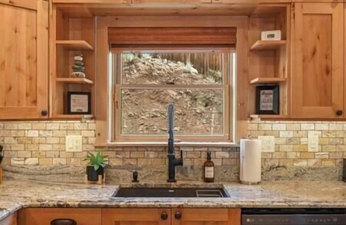 Bailey House | Unlike Anything Else-Romantic-Micro Resort-Private Water-Hot Tub-Hiking-Winery