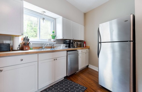 Pittsburgh Apartment | Unmatched City View! King Bed, 2BR Apt. Free Parking!