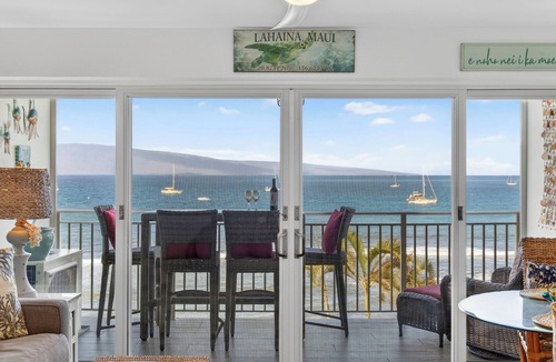 Historic Lahaina Front Street Condo | Unobstructed Ocean View Lahaina Roads. 4th floor Oceanfront Gem