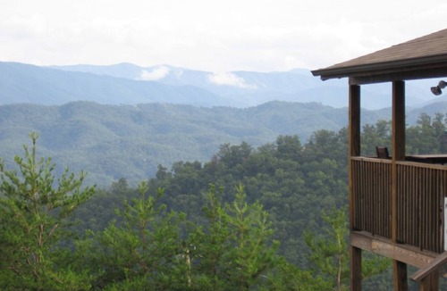 Sevierville Cabin | Unobstructed View, Central Location , Honeymoon Retreat, Fire-pit, Hot Tub ⛰️