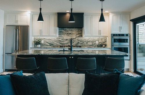 Afton House | Unparallel Views, Modern Luxury, Hot Tub, Ultimate Getaway!