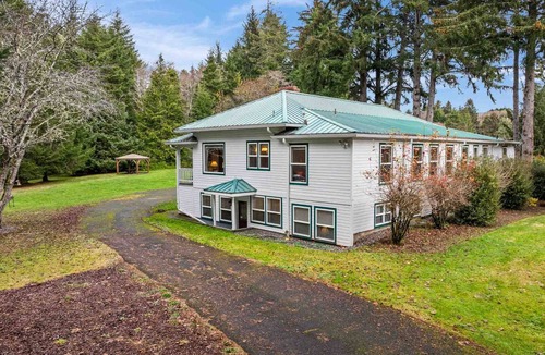 Manzanita House | Unparalleled Beach Experience, Private Setting as Converted Schoolhouse, Fire-pit, Gazebo, Games