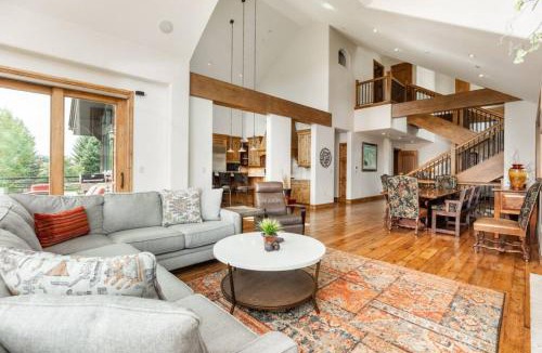 Avon House | Unparalleled Lakeside Villa with Pool, Hot Tub, AC