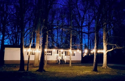 Watertown House | Unplug at this peaceful cottage in the woods!