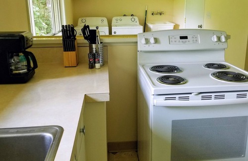 Carson House | Unplugged Getaway along Trout Creek