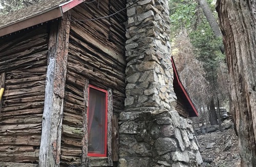 Alta Sierra Cabin | Unplugged Rustic Cabin in the Woods
